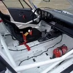 Spartanisch eingerichtetes Cockpit