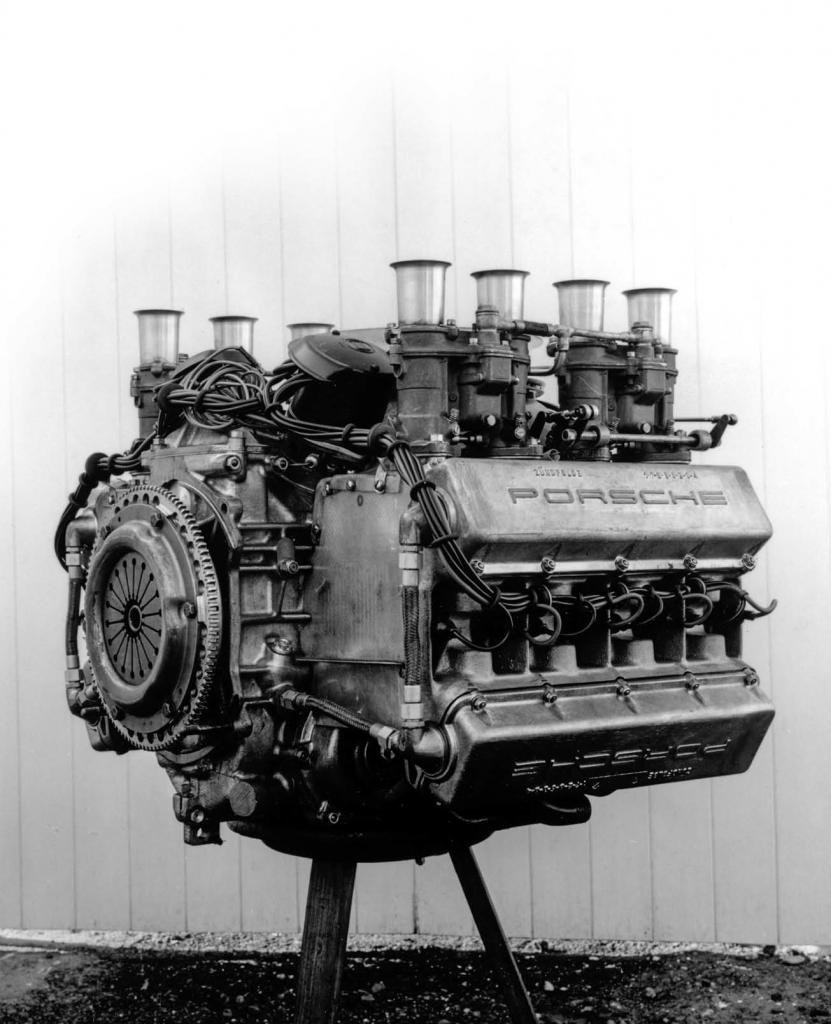Das Herzstück des Porsche 904/8-Rennprototypen: der luftgekühlte rund 270 PS starke 2,2 Liter- Achtzylinder- Boxermotor