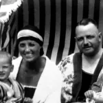 Familie Creutz, die Eltern Hedwig und Otto sowie die Kinder Rolf und Gisela, im Urlaub an der Nordsee