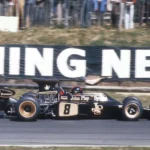 Emerson Fittipaldi- 1972 im Lotus 72 war sein Jahr- Formel-1-Welt-meister mit fünf Grand Prix-Siegen, dazu vier Siege in Nicht-WM-Läufen curbs historischer motorsport magazin