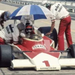 emerson fittipaldi 1975, in seiner zweiten Saison mit McLaren, schien er etwas von seinem früheren Feuer verloren zu haben curbs historischer motorsport magazin