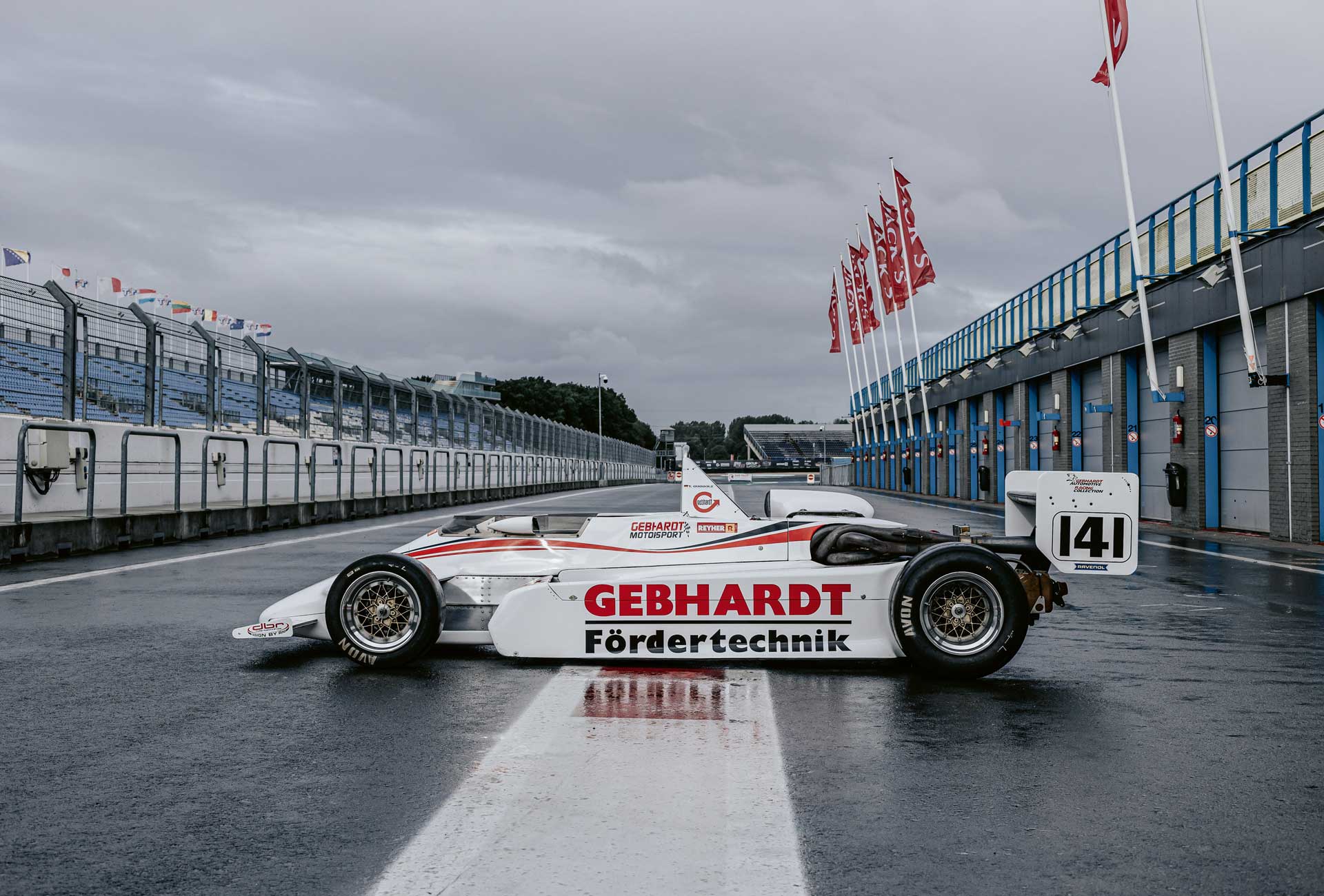 March-832-4-F2-curbs-historischer-motorsport-magazin